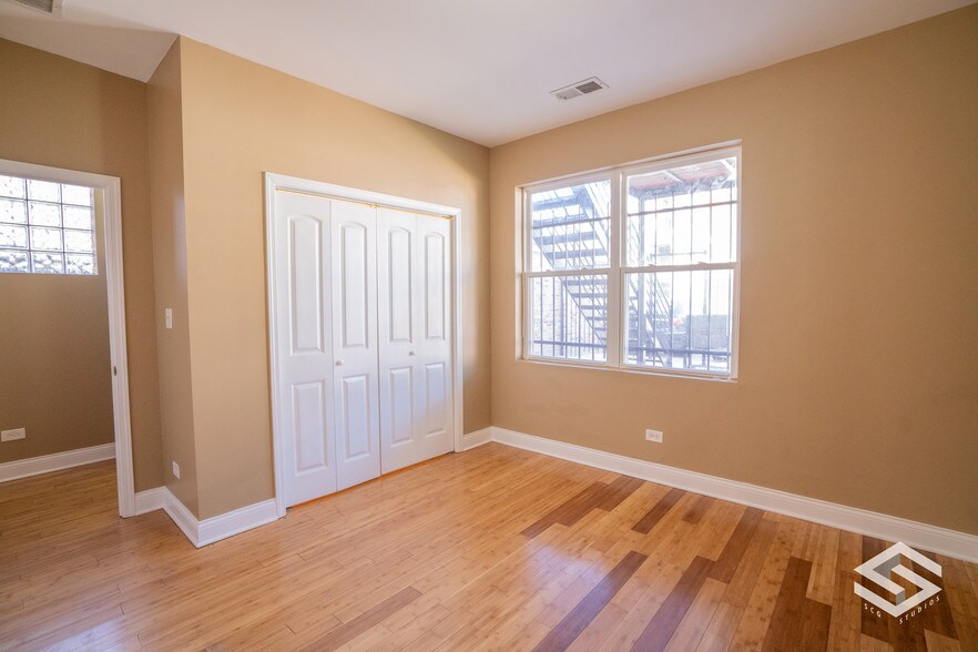 Building Photo - 1231 S Avers Ave