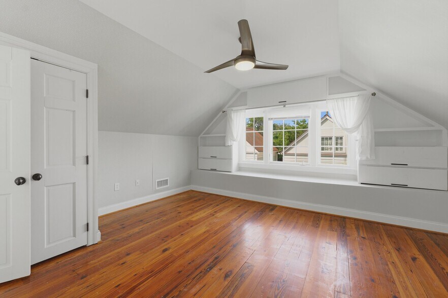 Building Photo - 9 Bogard St