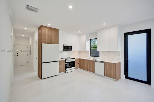 Building Photo - 119 NE 118th St