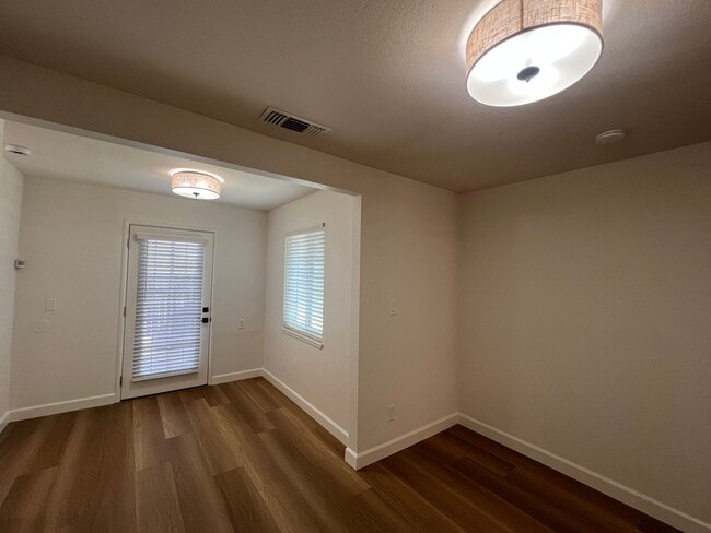 Building Photo - GORGEOUS REMODELED 3 BEDROOM HOME IN TAHOE PARK!!