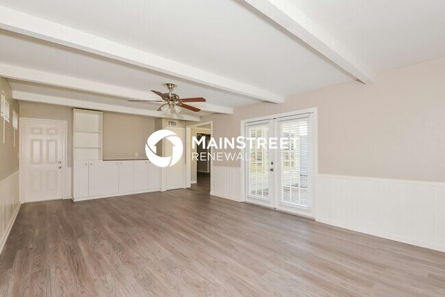 Building Photo - 3 Bedroom Pet-Friendly Home in Sarasota, FL with Main Street Renewal