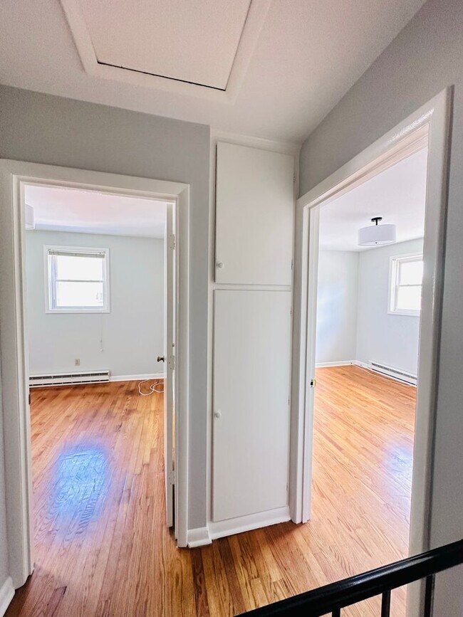 Building Photo - 813 Montrose Ave