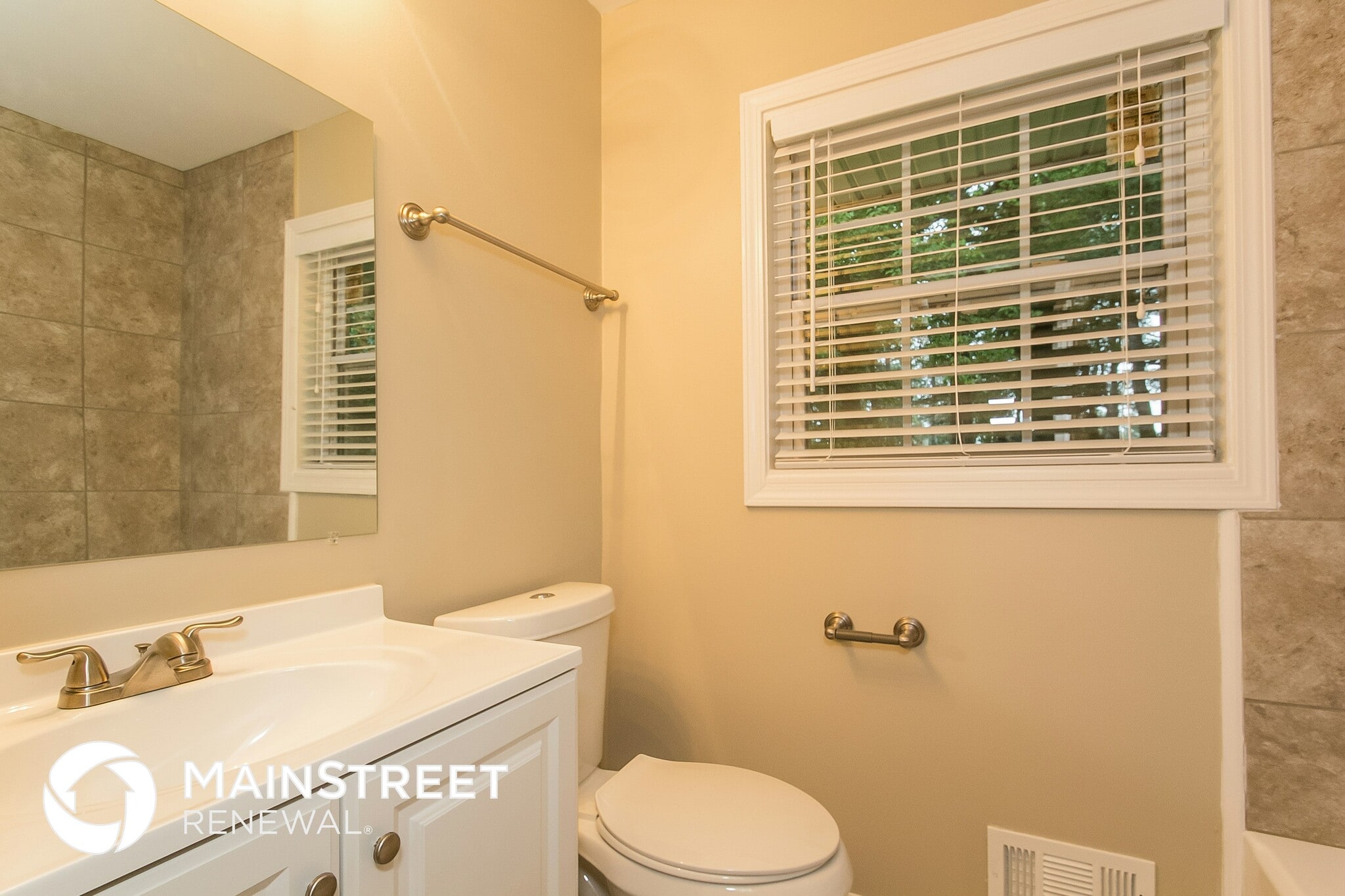 Building Photo - 3545 Ingledale Dr SW