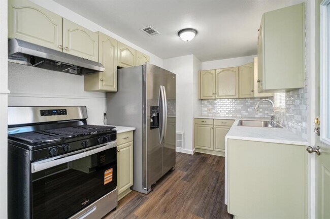 Building Photo - 501 Sacramento Dr