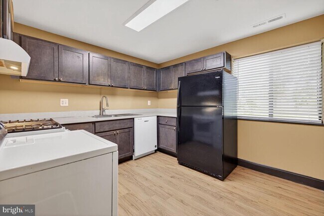 Building Photo - 10116 Little Pond Pl