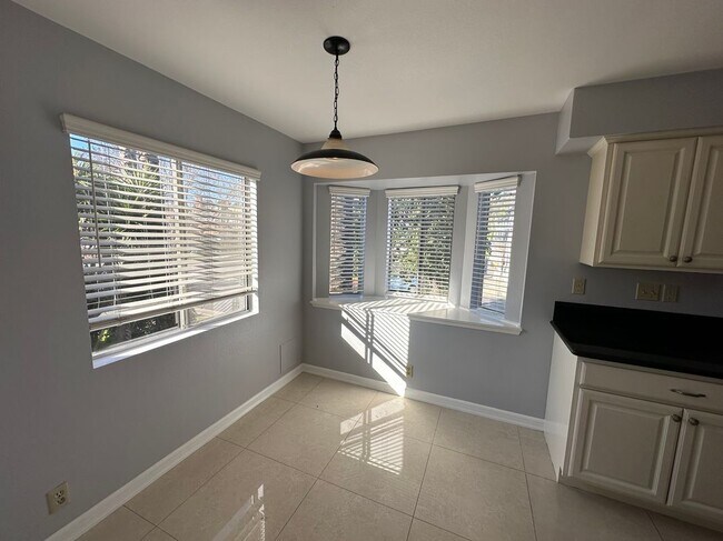 Building Photo - 302 W Loraine St