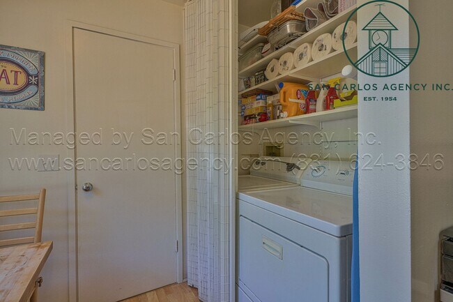 Building Photo - Furnished Two Bedroom Carmel Cottage