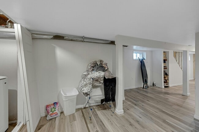 Building Photo - 460 Orchard St