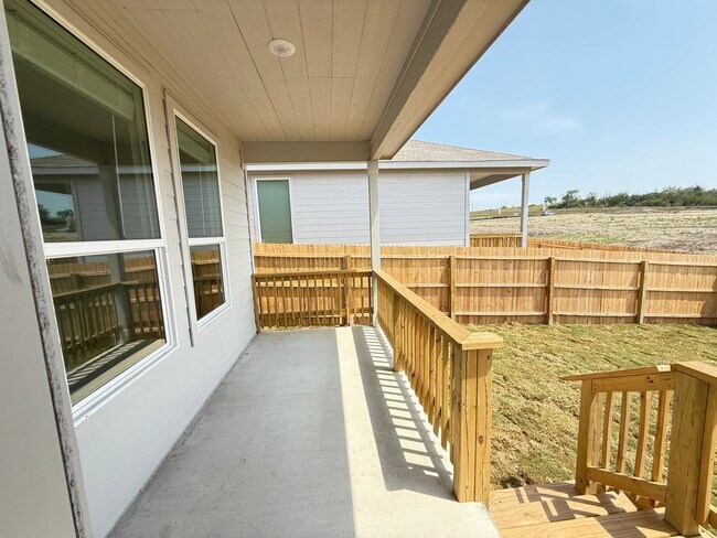 Building Photo - Brand New Lennar Home | 4 Bed | 3.5 Bath |...