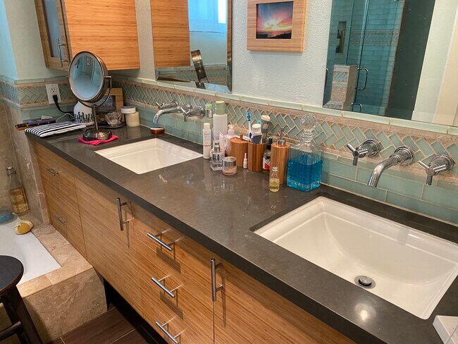 Master bath - 208 36th St