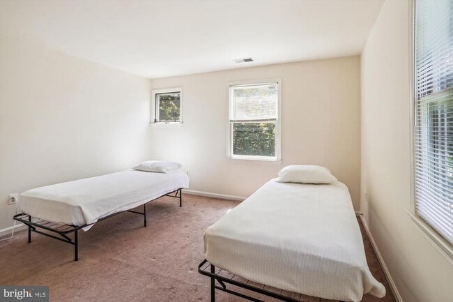 Building Photo - 8901 Montgomery Ave