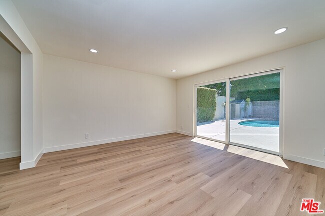 Building Photo - 347 S Highland Ave