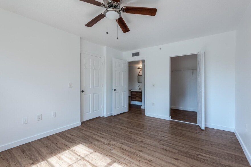 Building Photo - 4171 San Marino Blvd