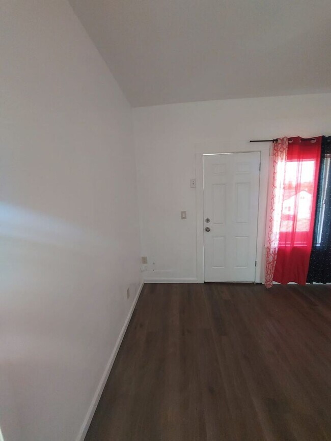 Building Photo - Charming Tacoma Home on a Peaceful Corner Lot!