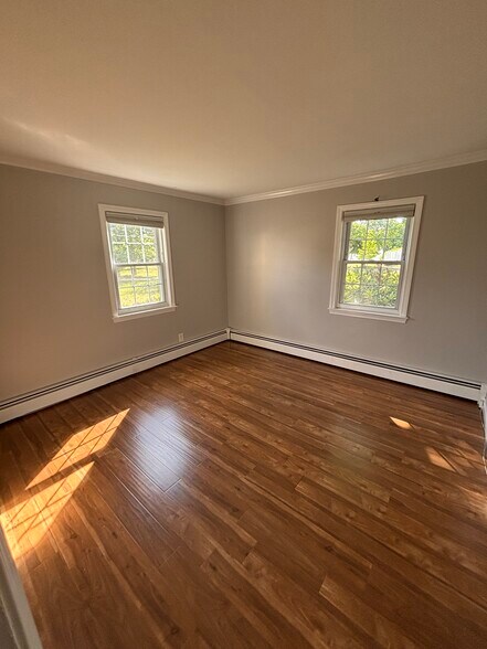 Building Photo - 592 Saw Mill Brook Pky