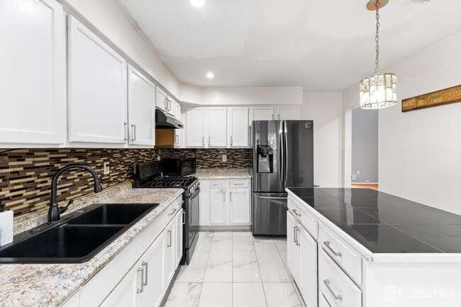 Building Photo - 155 Salem Rd