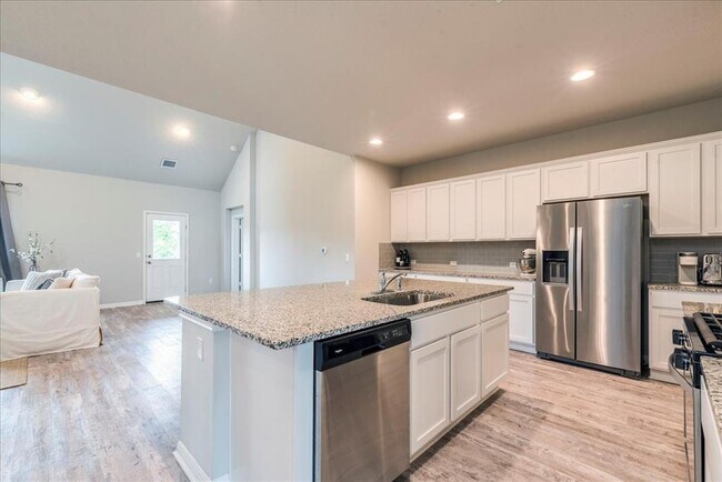 Building Photo - 125 Groesbeck Ln