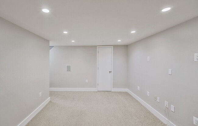 Building Photo - 1339 Riggs St NW