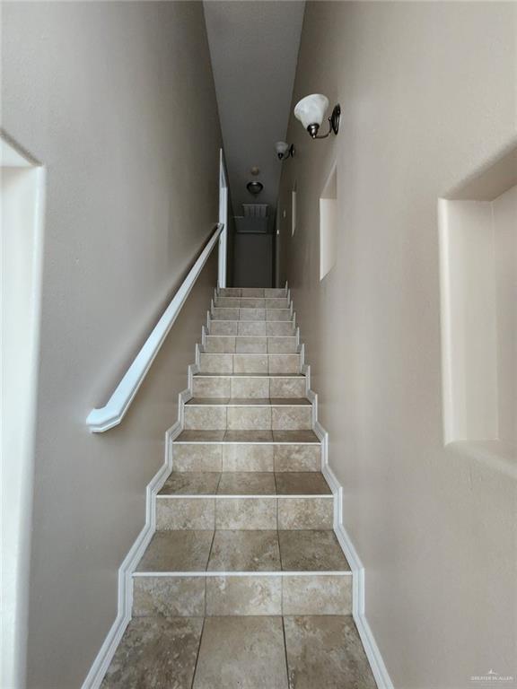 Building Photo - 3702 S Embassy Ave