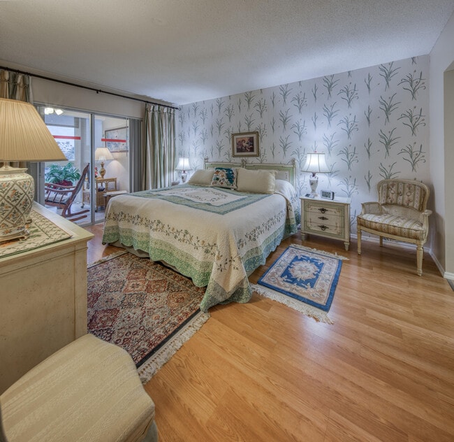 Building Photo - 2728 Garden Dr N