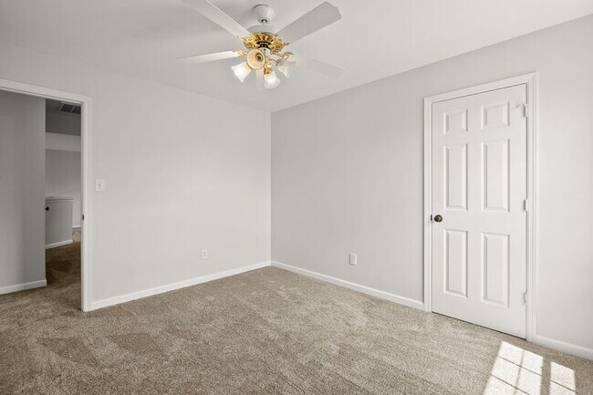 Building Photo - 142 Bremerton Dr SW