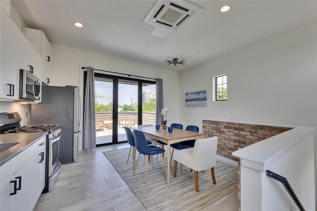 Building Photo - 808 Lydia St