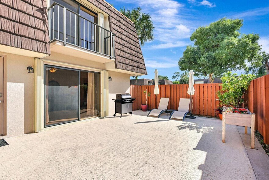 Building Photo - 2332 23rd Ct