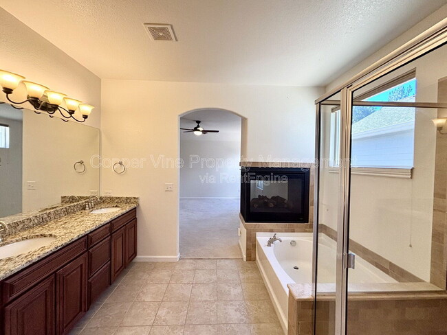 Building Photo - 12920 Vallejo Cir
