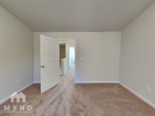 Building Photo - 329 New Villas St