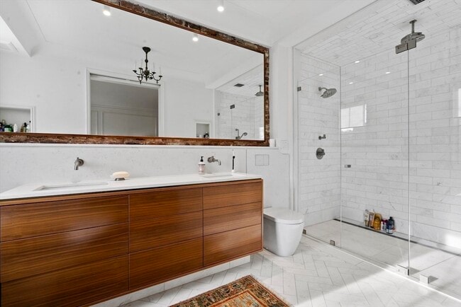 Building Photo - 15 Regent Cir