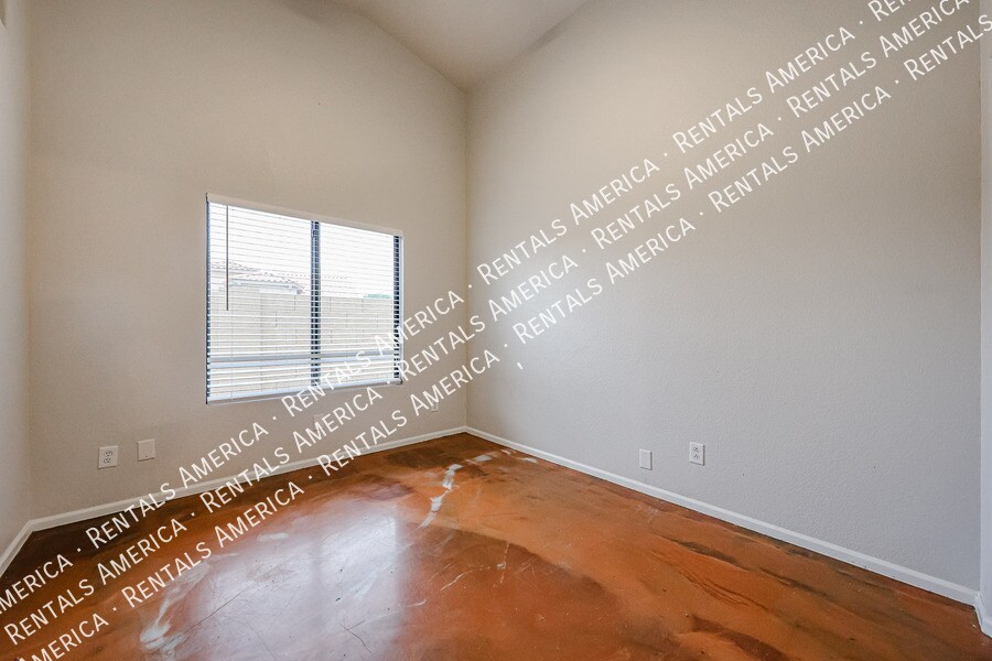 Building Photo - 1243 W Iris Dr