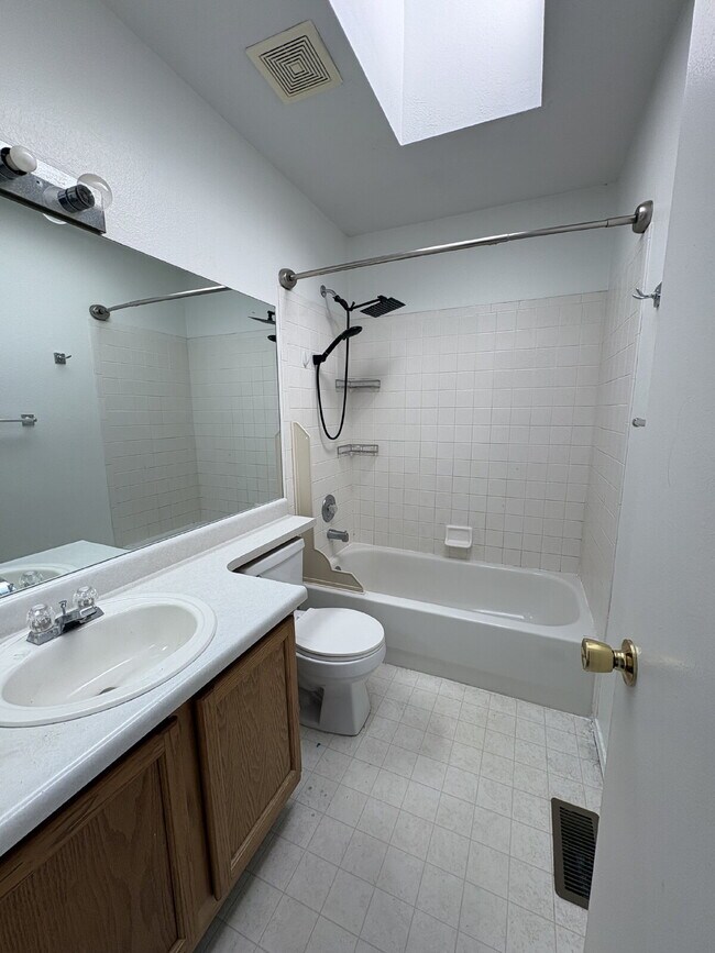 Building Photo - 4 bedroom - Canoe Creek