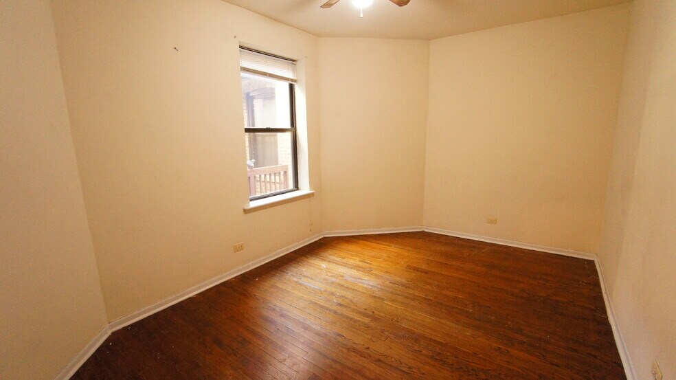 Building Photo - 3147 W Medill Ave