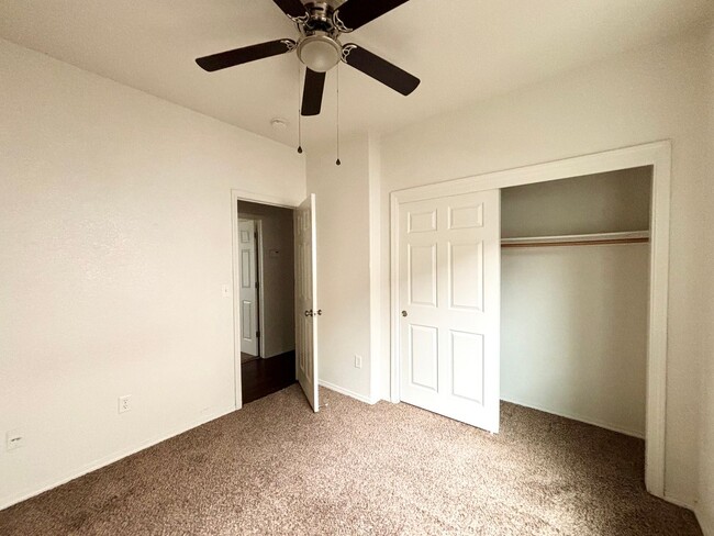 Building Photo - Merced: $2200  4 bed 2 bath single story w...