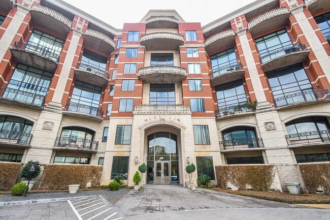 Building Photo - 5005 Hidalgo St