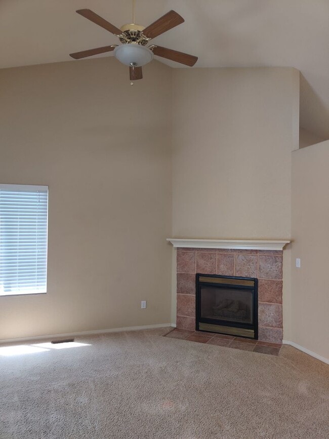 Building Photo - Beautiful 4 Bedroom Ranch Style Home Avail...