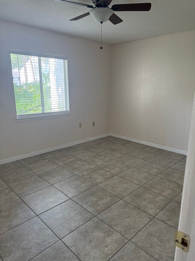 Building Photo - Avalon Unit 6