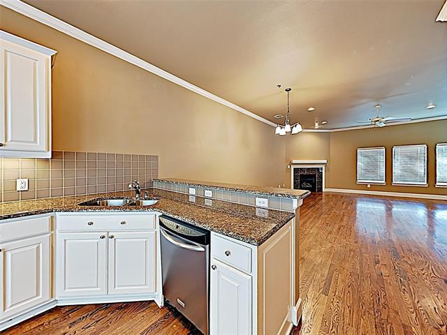 Building Photo - 2821 Parmer Ave