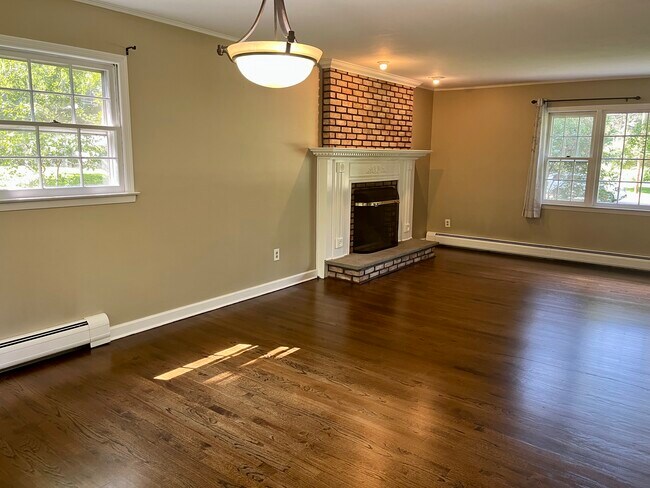 Building Photo - 88 Towerview Dr