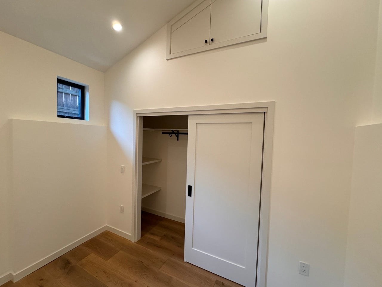 Building Photo - 2111 Hyperion Ave