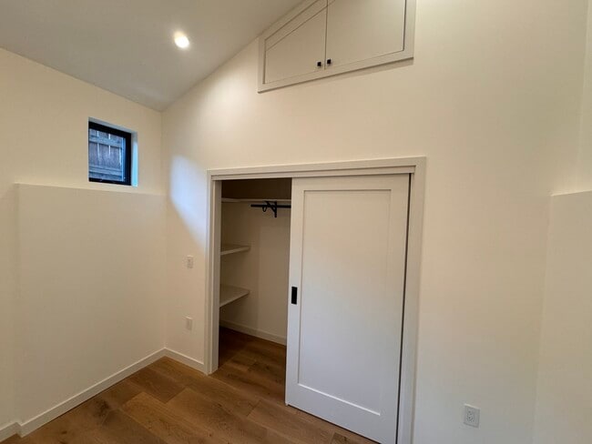 Building Photo - 2111 Hyperion Ave