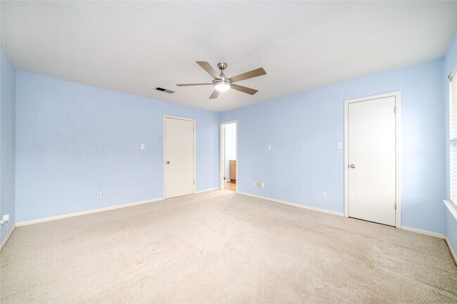 Building Photo - 7505 Memorial Woods Dr