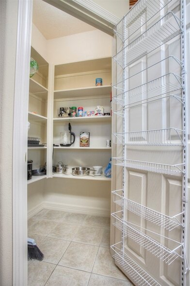 Building Photo - 824 Cherry Hills Dr