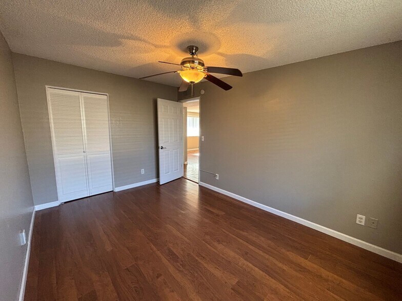 Building Photo - 4007 S Winter Palm Dr