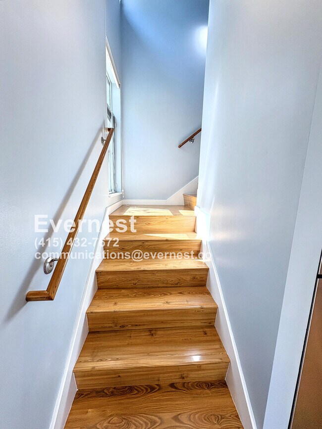 Building Photo - Beautiful 2 bed 2 bath in Oakland!
