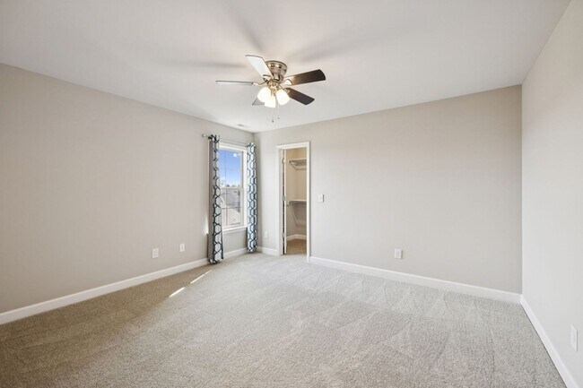 Building Photo - Welcome home to this beautifully maintaine...