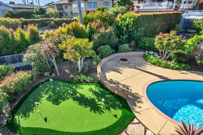 Building Photo - 5940 La Jolla Mesa Dr