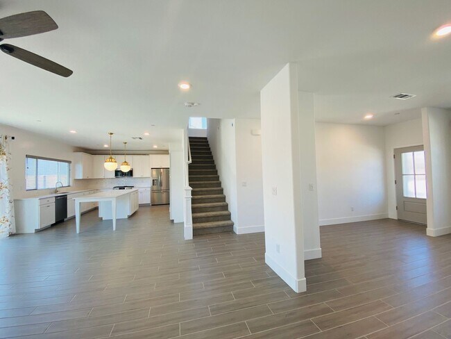 Building Photo - $3,000 Clovis & Shepherd, 4 Bedroom - Lest...
