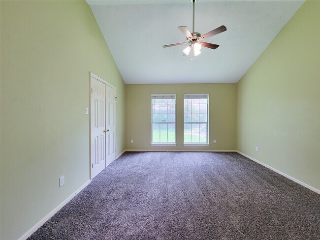 Building Photo - 2431 Edgewood Dr