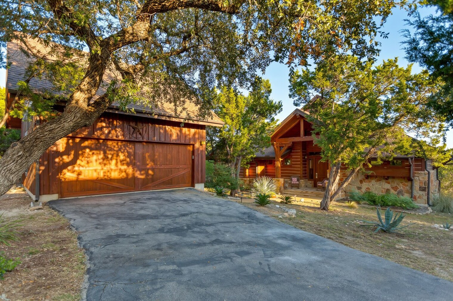 Building Photo - 7249 Sunswept Dr